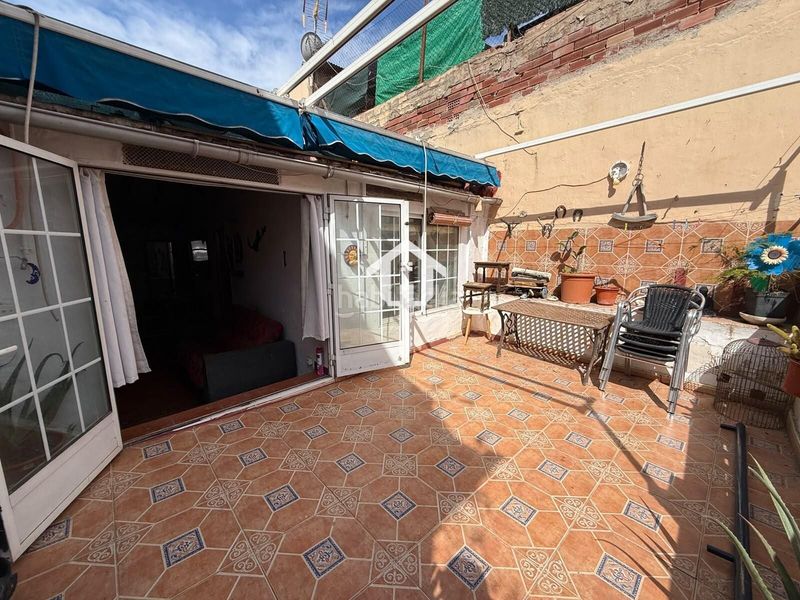 Foto 30a6191f-ecd5-4f9d-80b4-f3cb0f8d34d5. Ático  en venta . zona de San Antón. 74m2, 2 habitaciones, patio, trastero y terraza. entrada independiente en Alicante