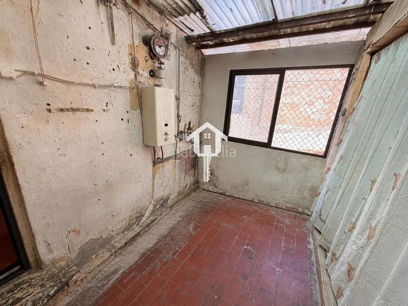 Foto 4f4a7808-5ea9-47fd-bcf4-624ddb8ab5c6. Ático  en venta . zona de San Antón. 74m2, 2 habitaciones, patio, trastero y terraza. entrada independiente en Alicante