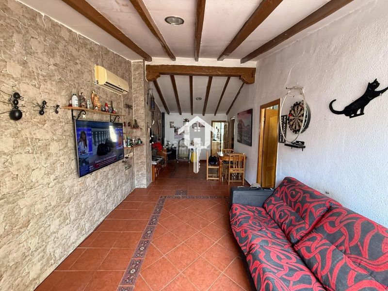 Foto 5472cb93-454b-4c0f-a293-bde5391d00ee. Ático  en venta . zona de San Antón. 74m2, 2 habitaciones, patio, trastero y terraza. entrada independiente en Alicante