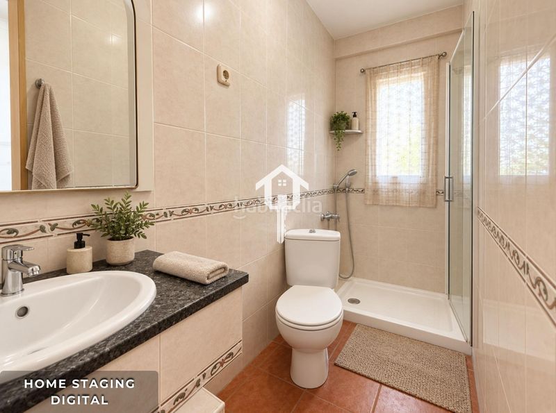 Foto 749afd4e-a0ce-452f-9425-ddf593c71e0c. Ático  en venta . zona de San Antón. 74m2, 2 habitaciones, patio, trastero y terraza. entrada independiente en Alicante