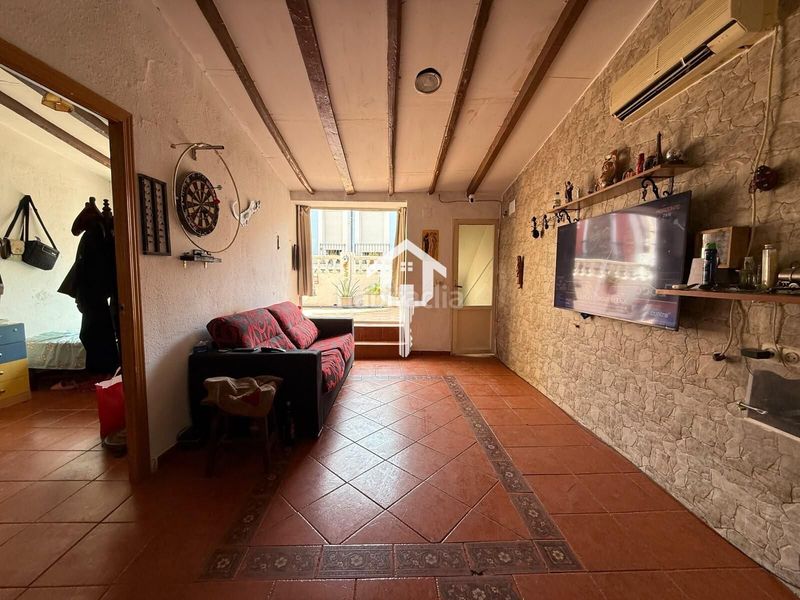 Foto 7db0a5f3-61fd-43df-88ac-31e245a246f8. Ático  en venta . zona de San Antón. 74m2, 2 habitaciones, patio, trastero y terraza. entrada independiente en Alicante