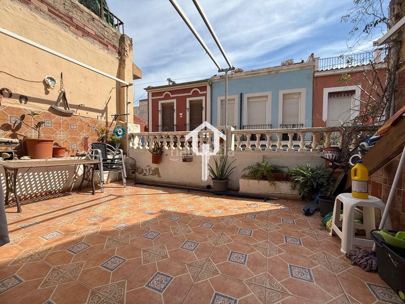 Foto 99f9f18b-1fa9-445a-8729-d6a5f45fccd1. Ático  en venta . zona de San Antón. 74m2, 2 habitaciones, patio, trastero y terraza. entrada independiente en Alicante