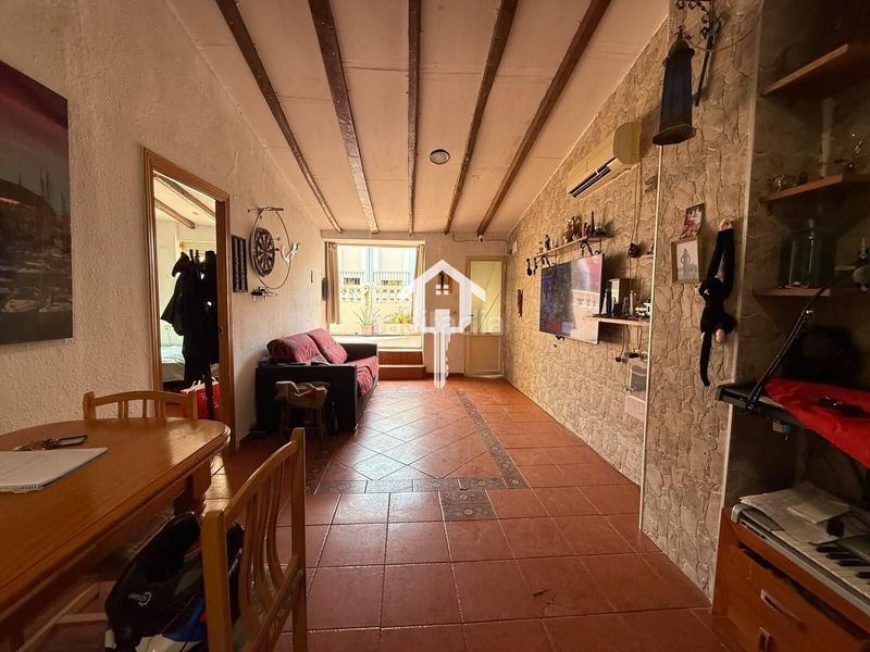 Foto d1a0ce3e-3d46-46b9-bdf2-11cbf12e1431. Ático  en venta . zona de San Antón. 74m2, 2 habitaciones, patio, trastero y terraza. entrada independiente en Alicante