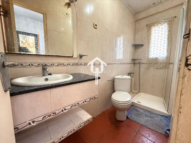 Foto da0c4707-568d-43fc-873a-16eef9b174c2. Ático  en venta . zona de San Antón. 74m2, 2 habitaciones, patio, trastero y terraza. entrada independiente en Alicante