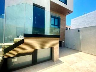 Casa  Maracaibo. Casa moderna de 3 plantas en el tablero