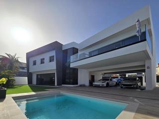 Haus  Arquitecto laureano arroyo. Villa moderna y galardonada en tafira