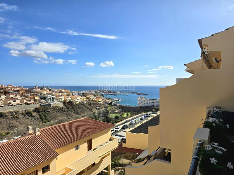 Foto cbf4bcdf-6848-49a1-aaff-e8f37edc7b5e. Alquiler piso  con vista al mar y al puerto de aArguineguín en Mogán