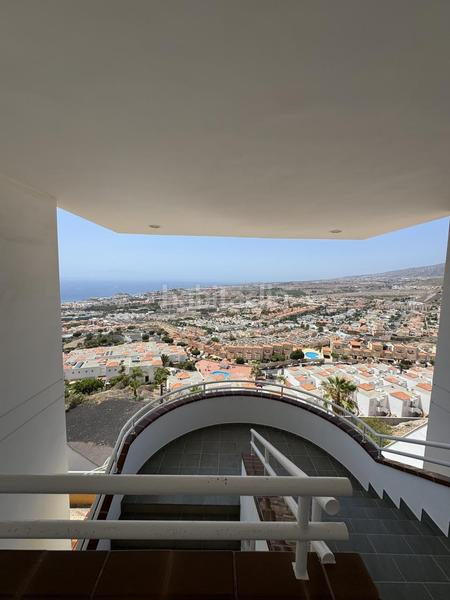 Foto a8a9f83c-1512-4f95-abe2-ef5e70e48c7d. Alquiler ático piso en costa con hermosas vistas en Adeje