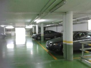 Lloguer Aparcament cotxe a Avinguda del baix llobregat 77. Parking amplio y moderno