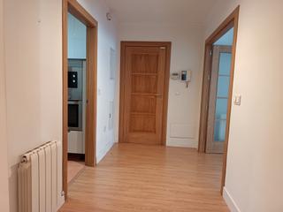 Location Appartement à Calle compás de san jerónimo 2. Piso amplio sin amueblar, zona centro, calefacción, aire acondic