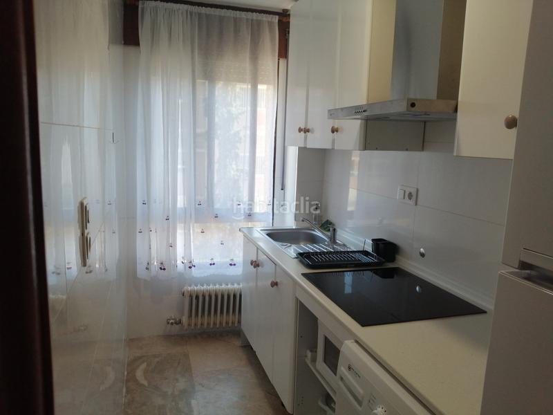 Foto 774ee726-0e28-4e9a-8293-de8f818bf96e. Lloguer apartament a calle poeta manuel de góngora 3 a Granada