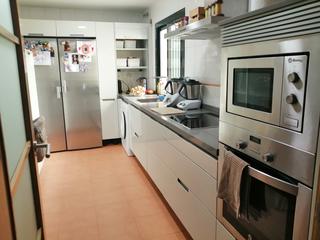 Rent Flat in Calle compás de san jerónimo 2. Piso nuevo, excelentes calidades, ideal familias con hijos, cale