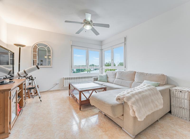 Foto fae17de5-9243-425b-b762-859ad00266c2. Casa aparellada amb xemeneia calefacció aparcament piscina a Galapagar