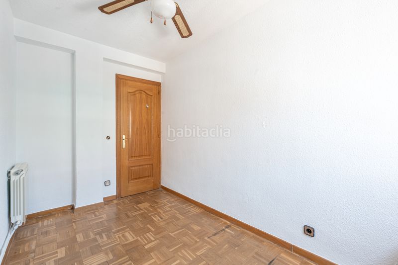 Foto e3b7c925-fbe3-46d9-bef8-978f70298f4f. Pis amb calefacció a Guindalera Madrid