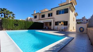 Towny house in Maioris-Puig de Ros. Magnifico chalet pareado con piscina y jardin en la exclusiva zo