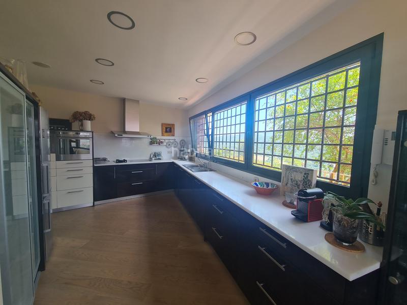 Foto 3365a57f-8501-4790-93fb-f767d76ed550. Xalet amb xemeneia calefacció aparcament piscina a Girona