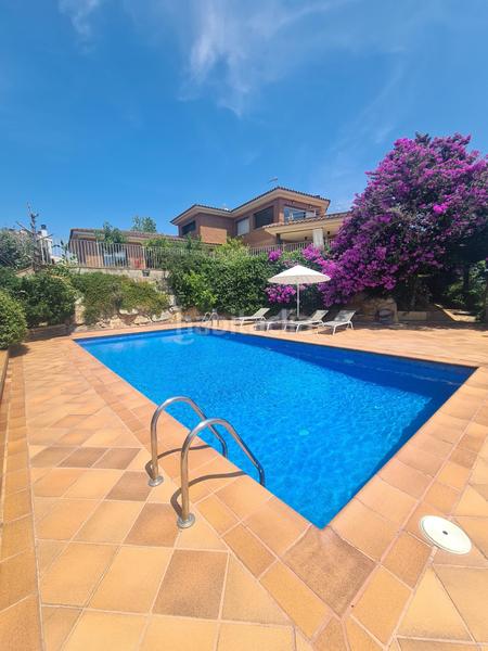 Foto 4362ce88-8537-4e5e-8520-99966663c73f. Xalet amb xemeneia calefacció aparcament piscina a Girona