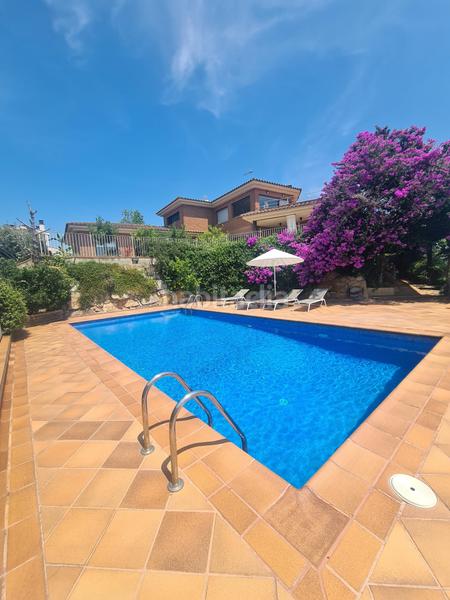 Foto 6234ea4a-862b-4490-8662-09f202cb09b2. Xalet amb xemeneia calefacció aparcament piscina a Girona