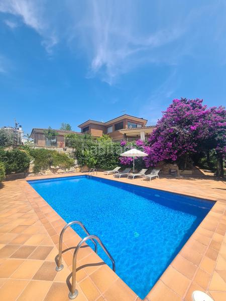 Foto 7d9ef3f7-d39c-4ad3-9982-3b3a65357067. Xalet amb xemeneia calefacció aparcament piscina a Girona