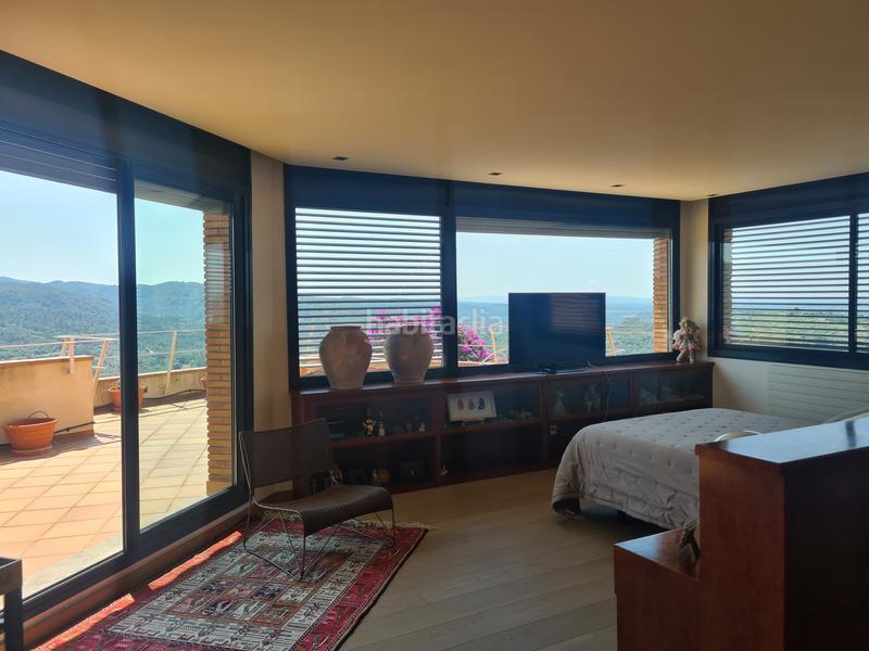 Foto a2b24c45-c6c7-4e3c-b57e-96f588bcbfed. Xalet amb xemeneia calefacció aparcament piscina a Girona