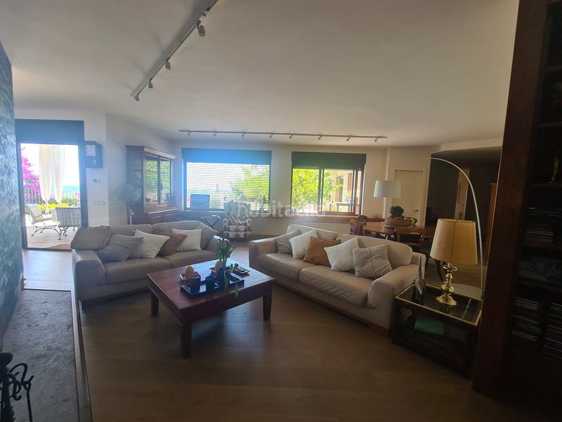 Foto b64871de-ab8d-422c-b5ad-fc7284b11798. Xalet amb xemeneia calefacció aparcament piscina a Girona