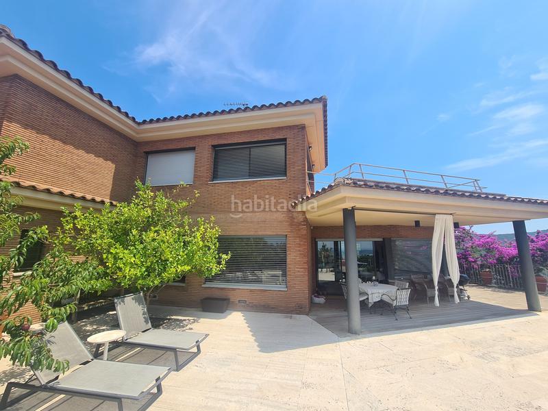 Foto d4b126dc-2806-4917-8f62-d996ca1ce458. Xalet amb xemeneia calefacció aparcament piscina a Girona