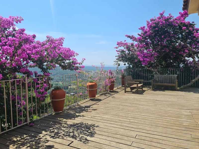Foto df171dde-e233-46eb-8f57-d80be3524208. Xalet amb xemeneia calefacció aparcament piscina a Girona