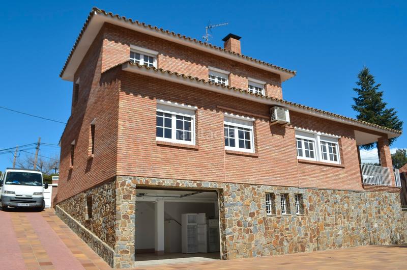 Foto 3b969747-fcd4-40a3-8840-cc1defcc2ade. Xalet amb xemeneia calefacció aparcament a Valldoreix Sant Cugat del Vallès