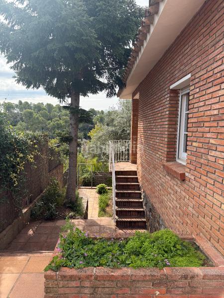 Foto ac97b834-e16c-43b8-a519-bf0e781c2230. Xalet amb xemeneia calefacció aparcament a Valldoreix Sant Cugat del Vallès