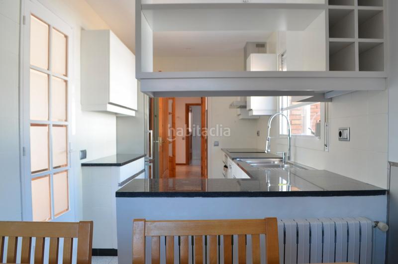 Foto dc0308a0-1ca0-4183-b667-377babf0eb02. Xalet amb xemeneia calefacció aparcament a Valldoreix Sant Cugat del Vallès