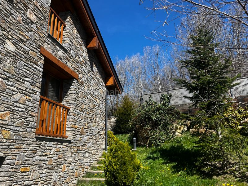 Foto 0751235e-9969-4d51-9737-77b1b19e7f7a. Casa amb xemeneia calefacció aparcament a Enveitg