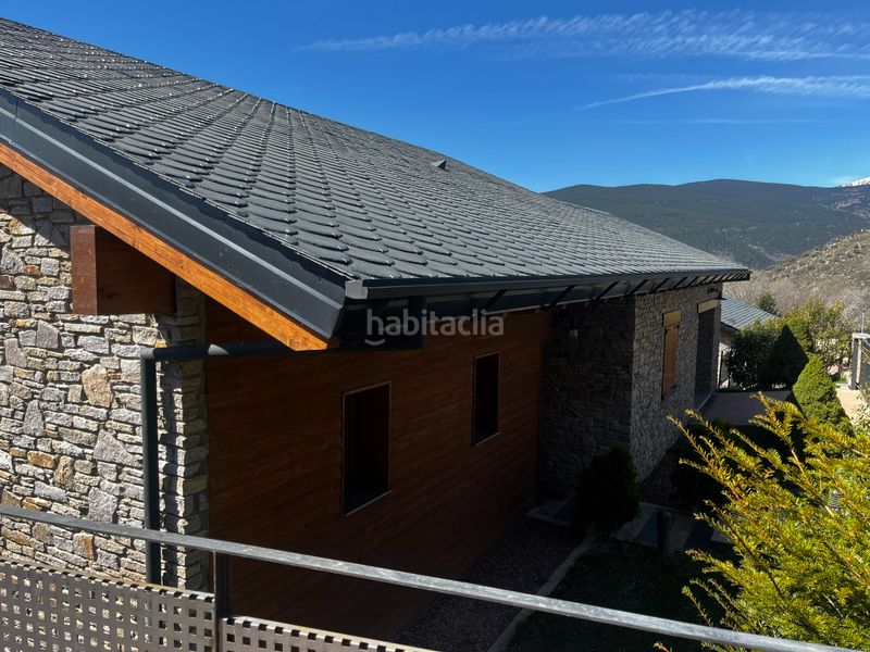 Foto 8830a885-a0a2-434f-adf9-041318c82ae8. Casa amb xemeneia calefacció aparcament a Enveitg