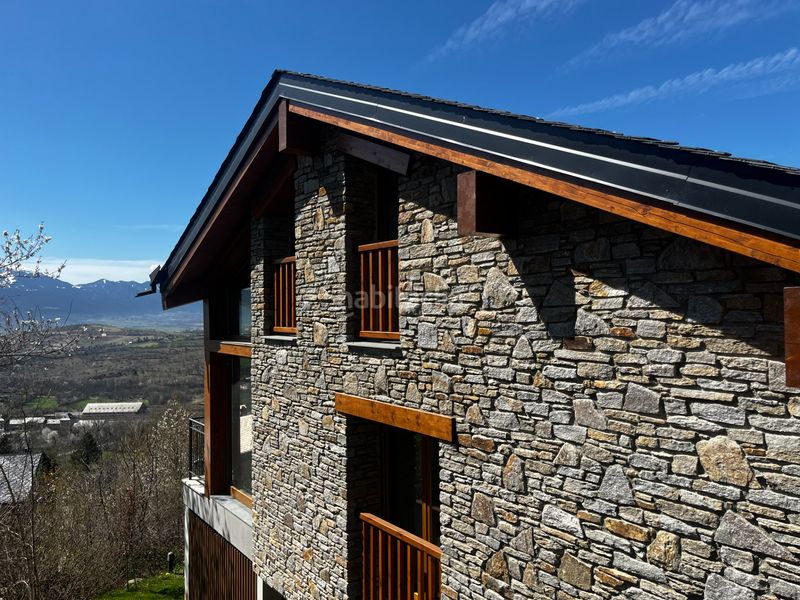 Foto a684874b-ed16-4224-b1a2-b059ed4ca528. Casa amb xemeneia calefacció aparcament a Enveitg