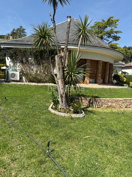 Foto 2982bea3-3da8-43c6-85d4-6f6f6678d879. Casa amb xemeneia calefacció aparcament piscina a Bellaterra