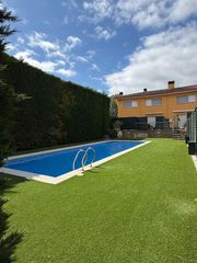 Casa a schiera in Carrer de l'abeurador 39. Casa pals