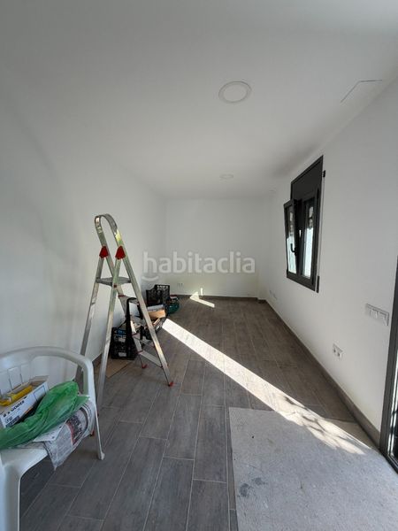 Foto 5da8c2b3-f055-4446-9ed0-0f9e0a713c2e. Casa adossada amb calefacció aparcament a Creu Alta Sabadell