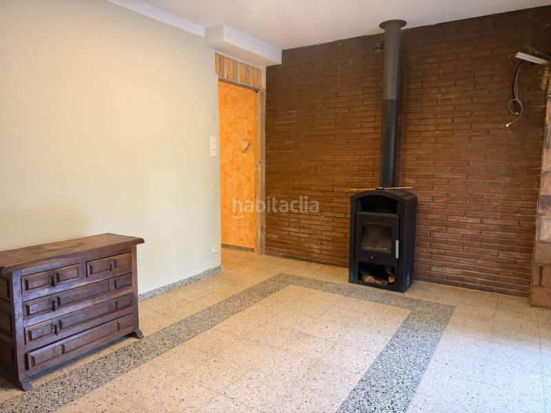 Foto 0607d6c7-d4b6-4ac0-8e52-a33a310e016c. Casa aparellada amb xemeneia calefacció aparcament a Sant Cugat del Vallès