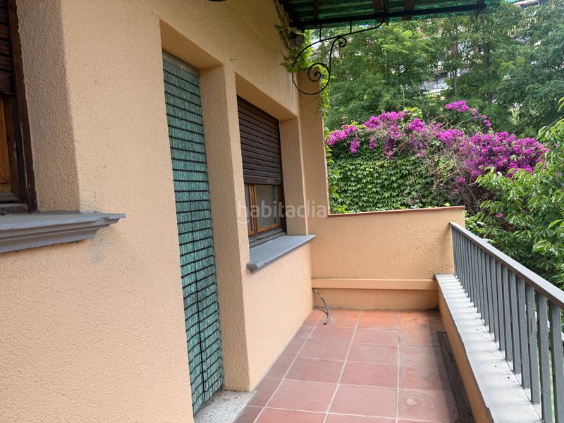 Foto 981e8db7-5826-4f14-a714-461724fa09c0. Casa aparellada amb xemeneia calefacció aparcament a Sant Cugat del Vallès