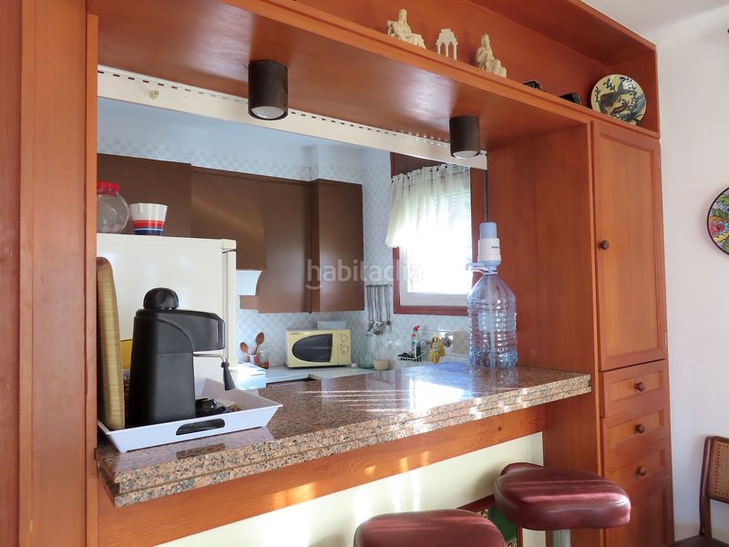 Foto 43678d55-4465-44d0-804c-c2529f47403d. Pis amb xemeneia aparcament a Requesens Empuriabrava
