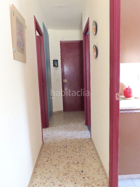 Foto 6978466e-1a9b-48a5-b1a3-7d4f0b8a5bfa. Pis amb xemeneia aparcament a Requesens Empuriabrava