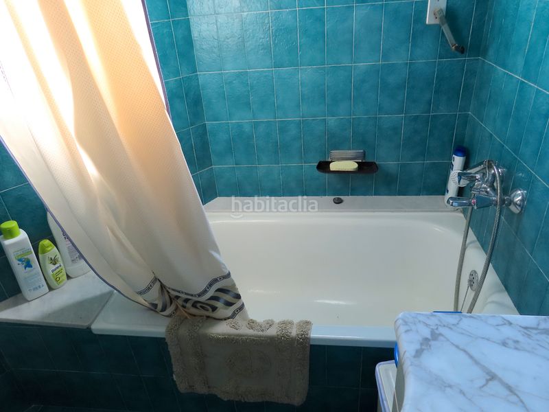 Foto 73365a55-bfdf-4605-9657-4cce986b8762. Pis amb xemeneia aparcament a Requesens Empuriabrava