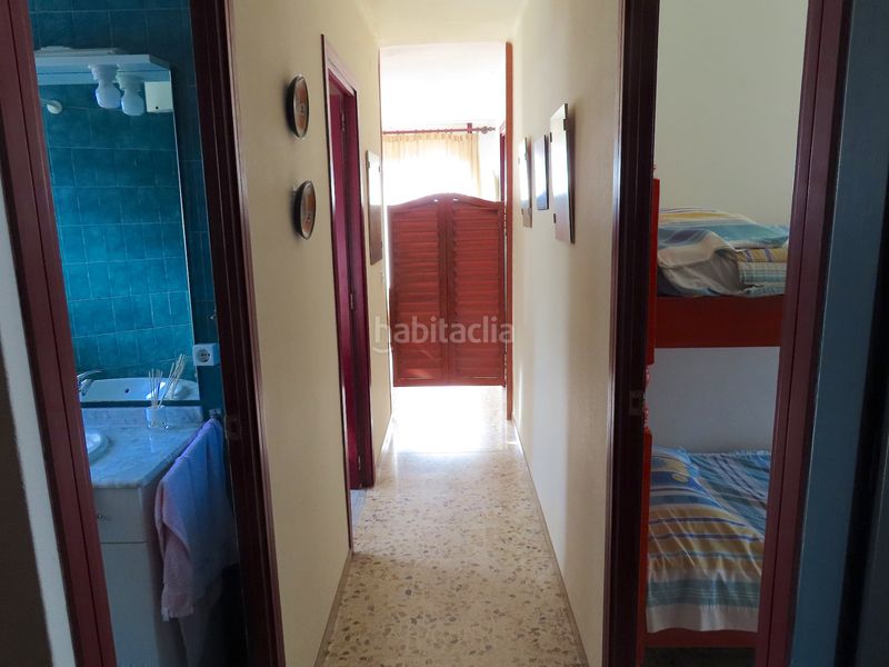 Foto 95889a53-3c07-42d5-88ac-a1e2bc6dca87. Pis amb xemeneia aparcament a Requesens Empuriabrava