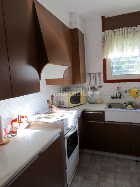 Foto aefabaac-f227-4983-b653-b059319fa6be. Pis amb xemeneia aparcament a Requesens Empuriabrava