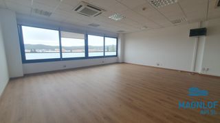 Alquiler Oficina en Avinguda de cerdanyola 79. Oficina en alquiler