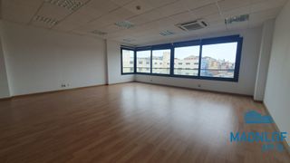 Alquiler Oficina en Avinguda de cerdanyola 79. Oficina en alquiler