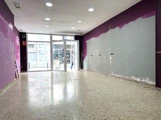 Rent Business premise in Lluis pascual roca 28. Local com. en alquiler en centre, 1 despacho.