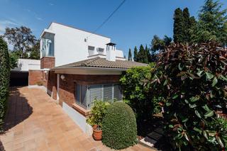 Xalet a Marianao. Chalet en venta en parque marianao, 4 dormitorios.