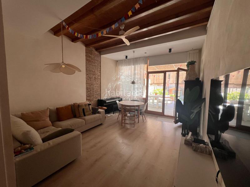 Foto a9092047-e306-4ed5-b21e-81643f46b8f2. Casa adossada amb calefacció a Centre Sant Boi de Llobregat