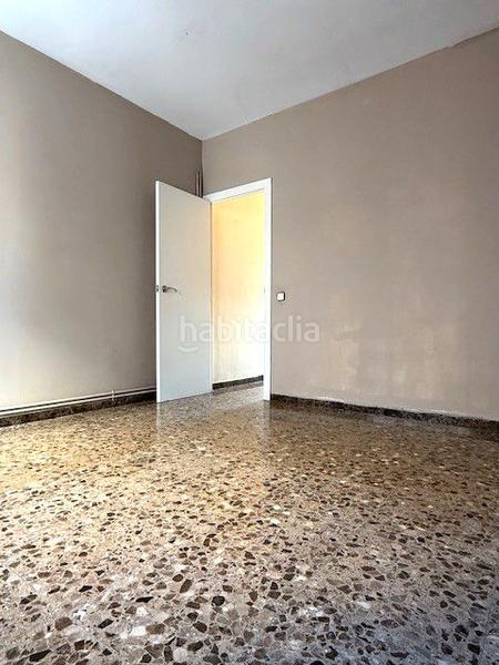 Foto bb5fcd2a-4dac-4cdd-b1ae-a245ca856c8c. Pis amb calefacció aparcament a Centre Sant Boi de Llobregat