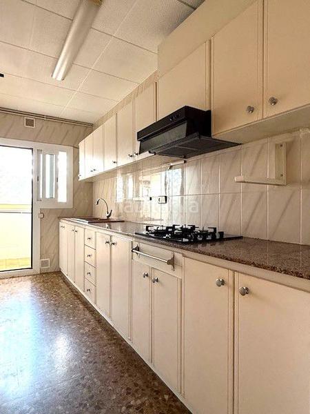 Foto d9840cca-1da3-4e49-8feb-e0c118aa2152. Pis amb calefacció aparcament a Centre Sant Boi de Llobregat